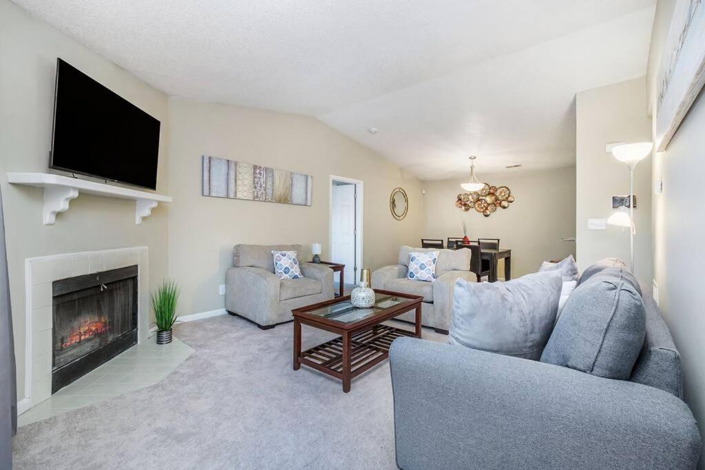 Charming Apartment With Wi-Fi Charlotte Bagian luar foto