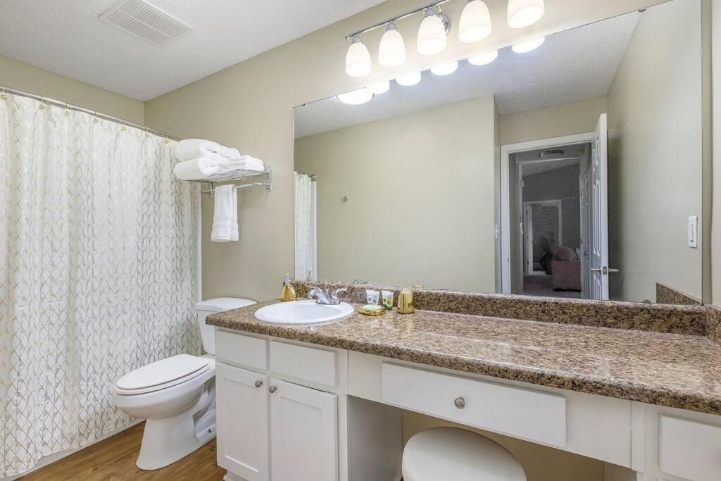 Charming Apartment With Wi-Fi Charlotte Bagian luar foto