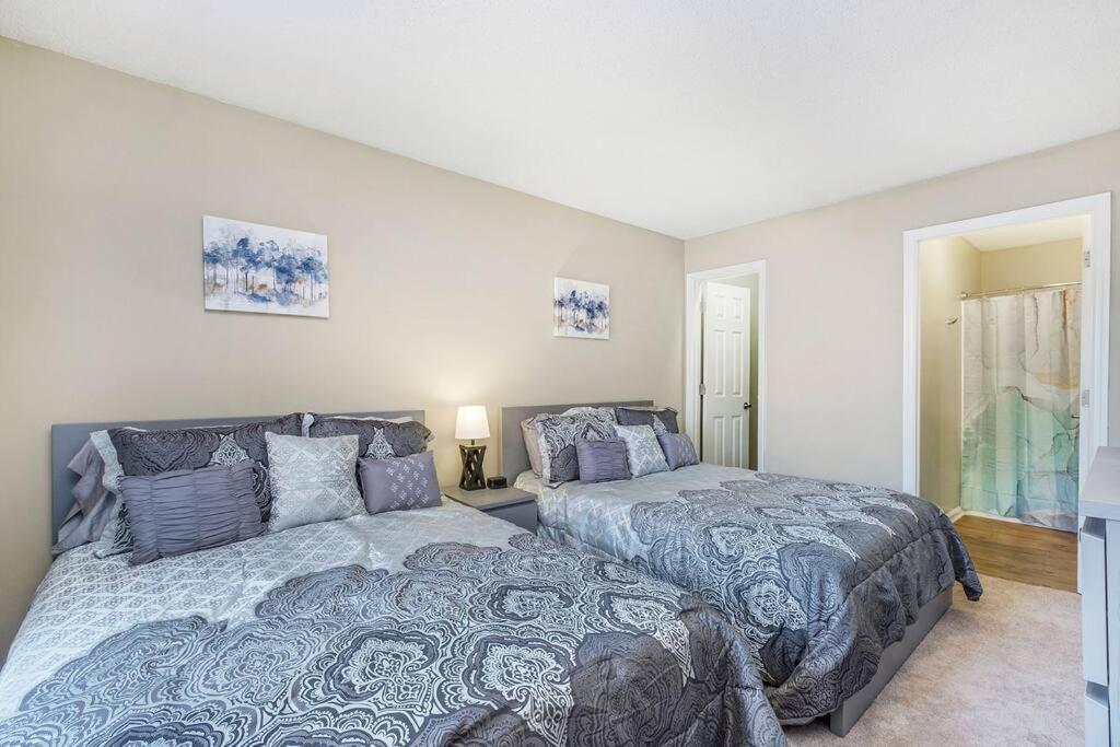 Charming Apartment With Wi-Fi Charlotte Bagian luar foto